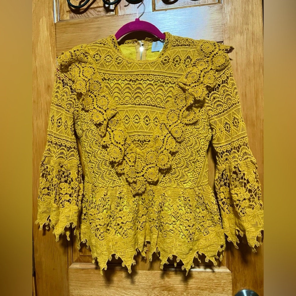 Champagne & Strawberry Mustard Yellow Crochet Lace Blouse Size S Small NWOT - Picture 2 of 3